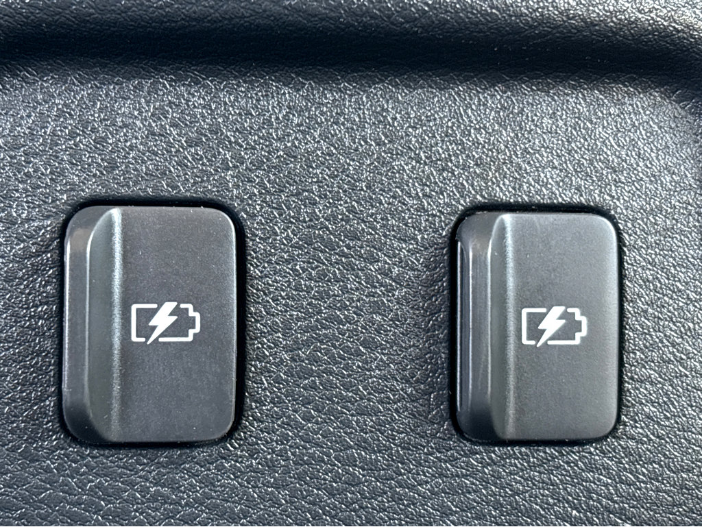 Used 2023 Nissan Kicks SR w/ SR Premium Package FWD image 22