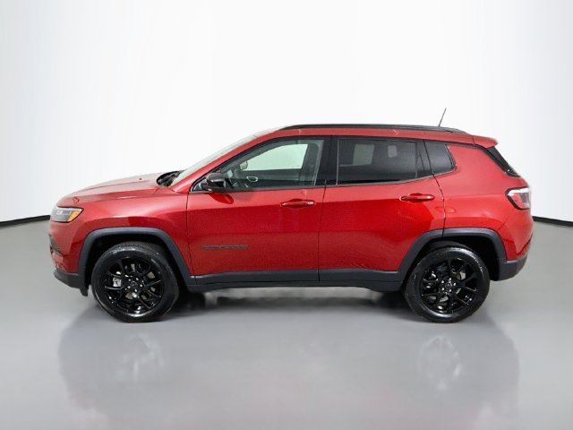 Used 2025 Jeep Compass Latitude w/ Altitude Special Edition AWD/4WD image 4