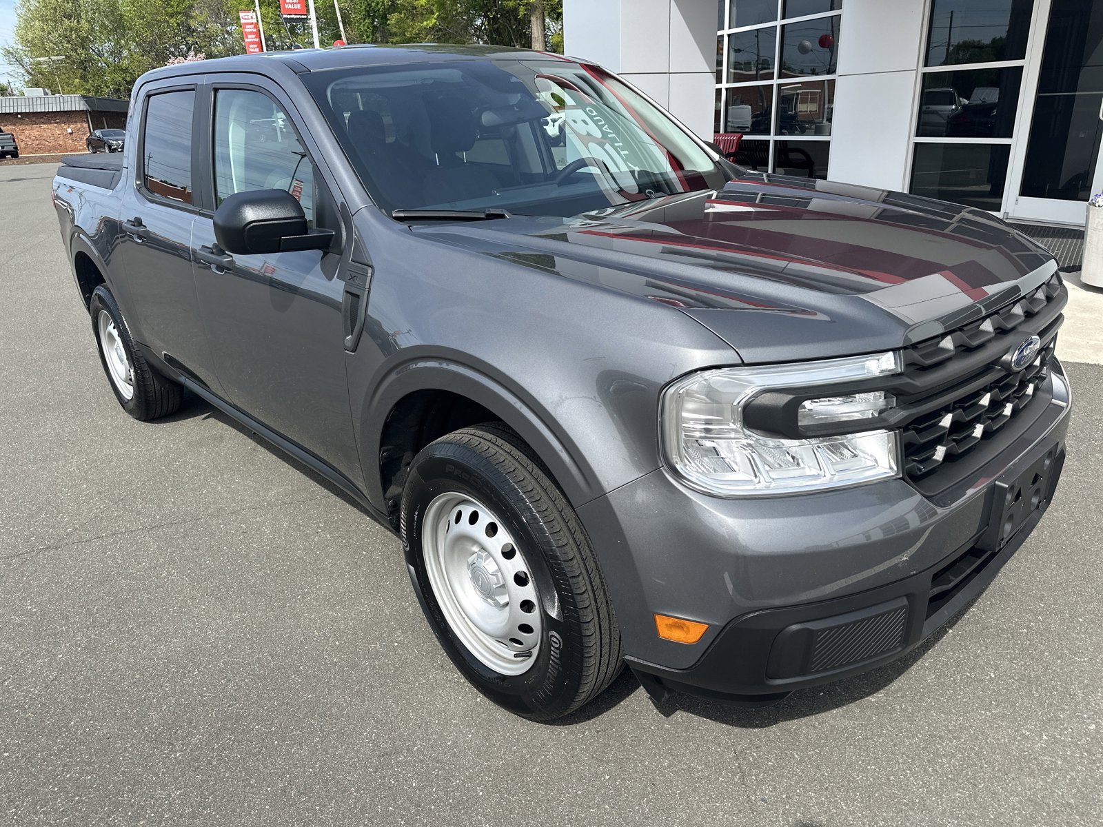 Used 2023 Ford Maverick XL image 2