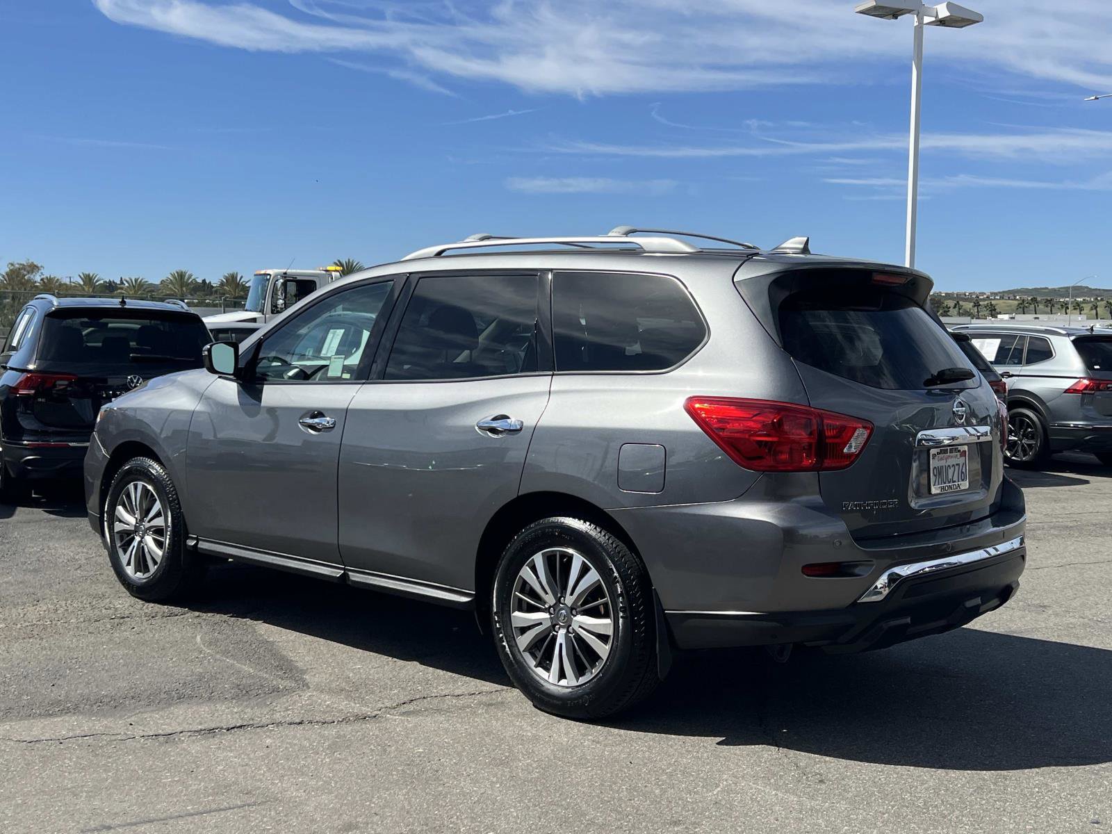 Used 2019 Nissan Pathfinder S image 3