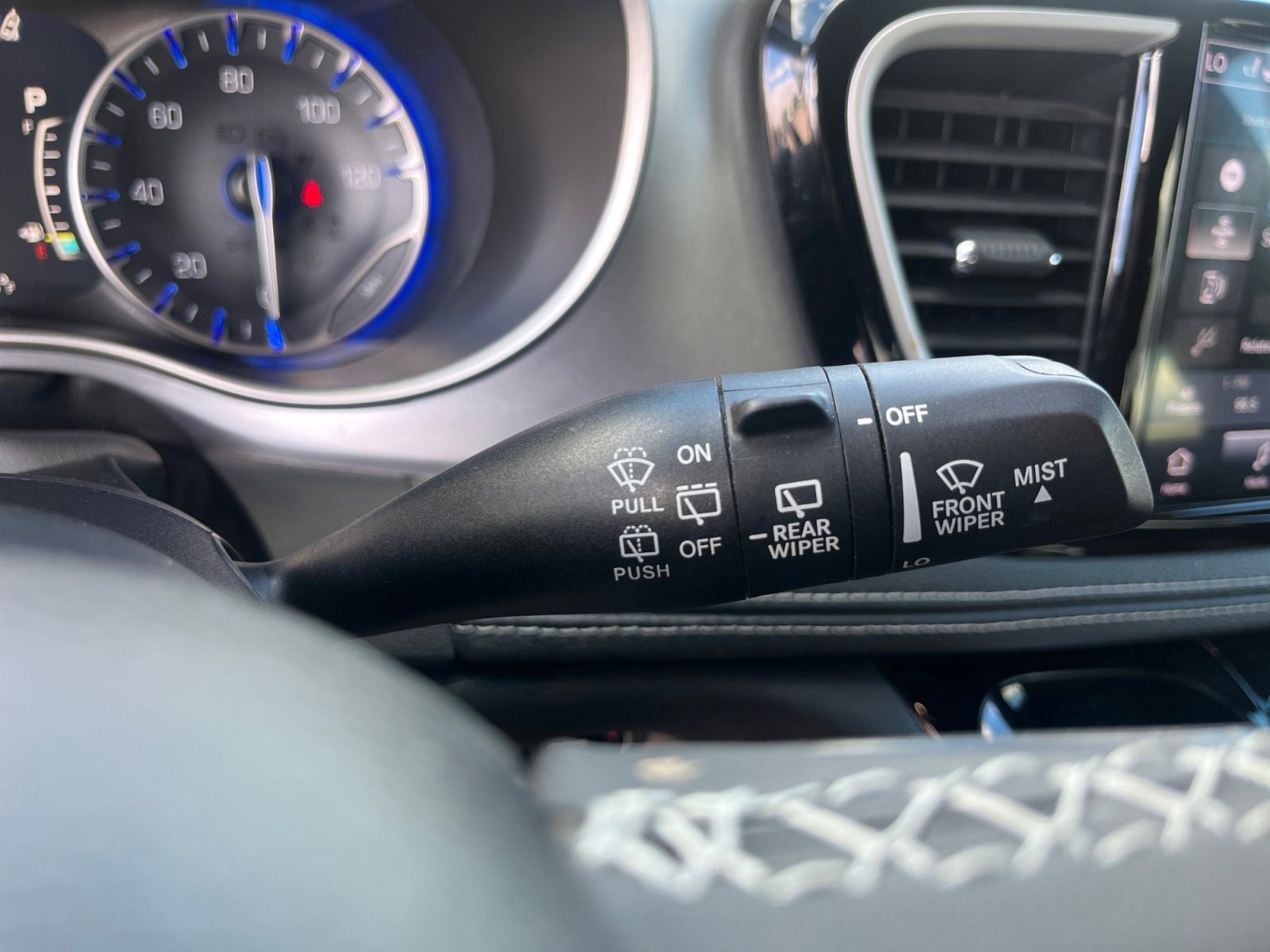 Used 2023 Chrysler Pacifica Touring-L w/ S Appearance Package image 11