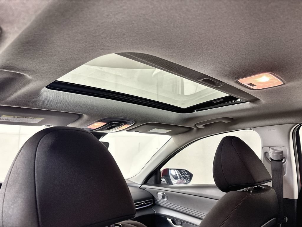 Certified 2025 Hyundai Elantra SEL FWD image 16