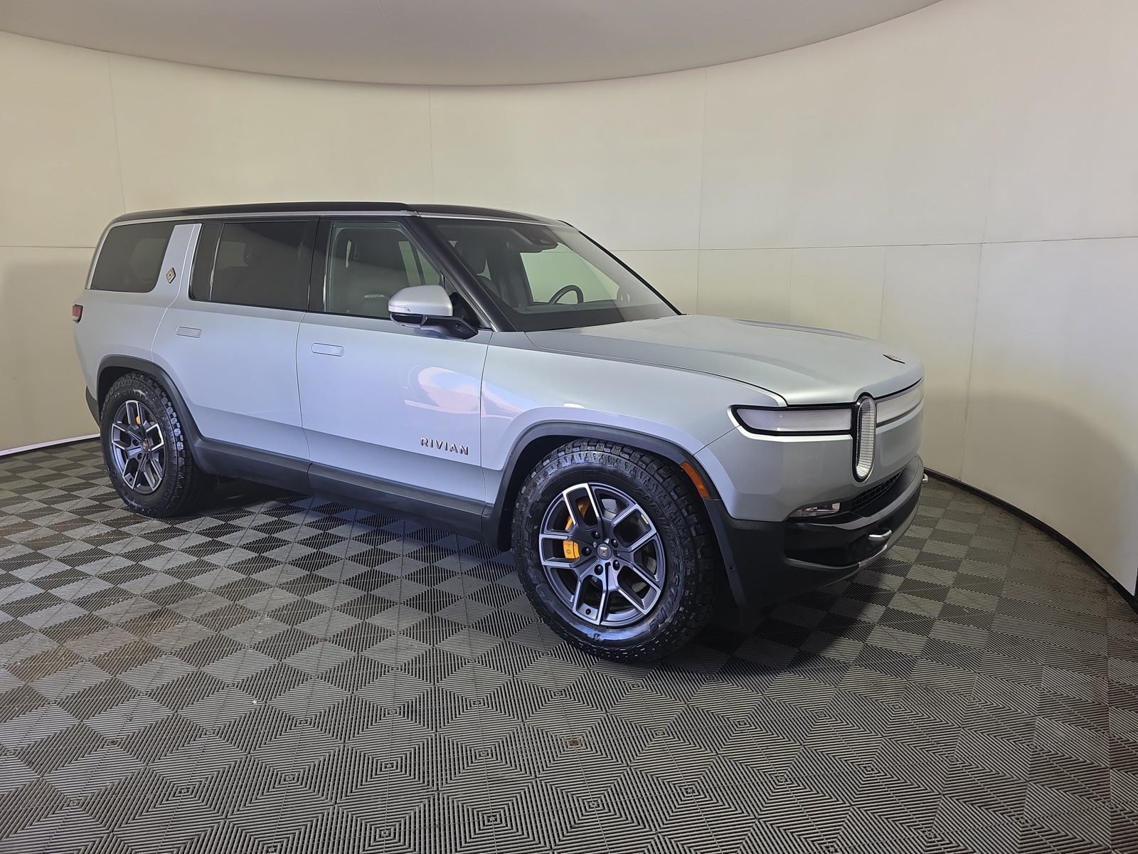 Used 2023 Rivian R1S Adventure Quad AWD/4WD image 7