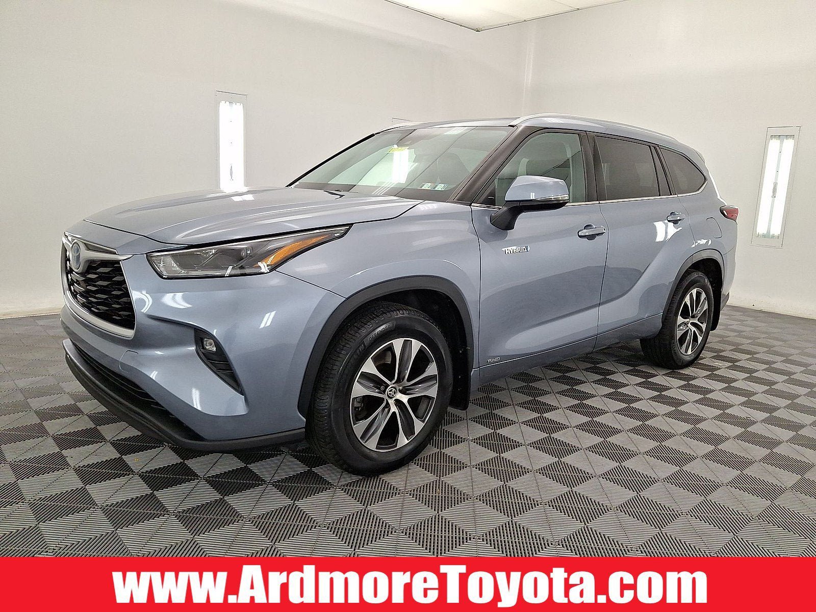 Used 2021 Toyota Highlander XLE AWD/4WD image 1