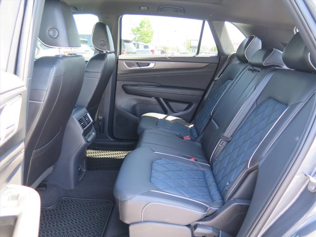 Used 2024 Volkswagen Atlas Cross Sport SEL Premium R-Line AWD/4WD image 16