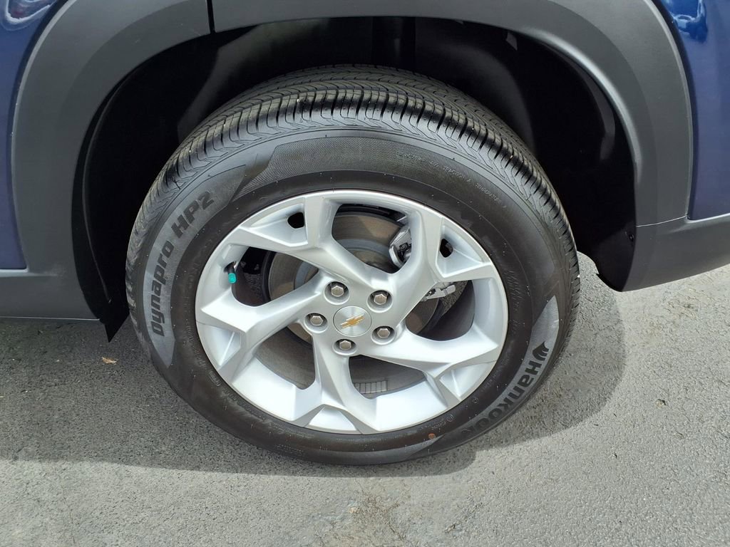 Used 2024 Chevrolet Trax LS w/ LS Convenience Package FWD image 14