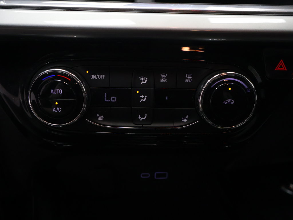 Used 2024 Chevrolet Trax LT w/ LT Convenience Package FWD image 21