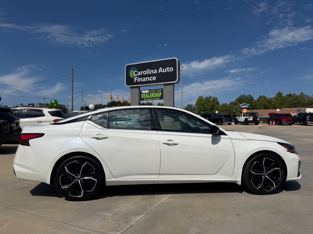 Used 2024 Nissan Altima 2.5 SR w/ SR Premium Package FWD image 6