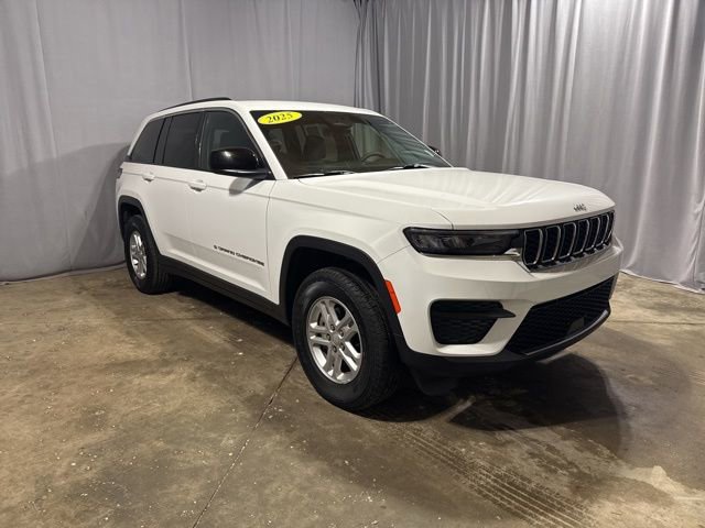 Used 2025 Jeep Grand Cherokee Laredo w/ Trailer Tow Package image 9