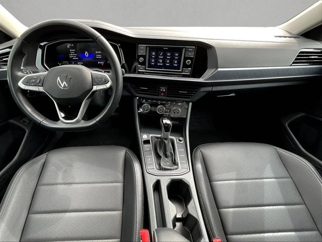 Used 2024 Volkswagen Jetta SE FWD image 16