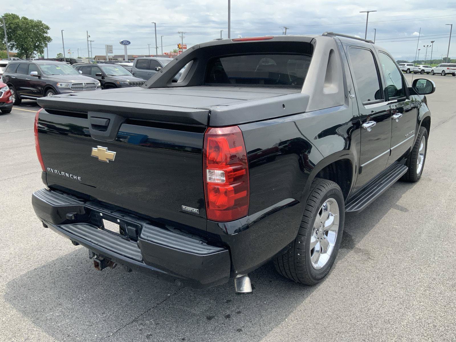 Used 2008 Chevrolet Avalanche LTZ w/ LTZ Preferred Equipment Group AWD/4WD image 11