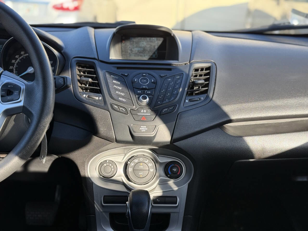 Used 2017 Ford Fiesta SE image 17