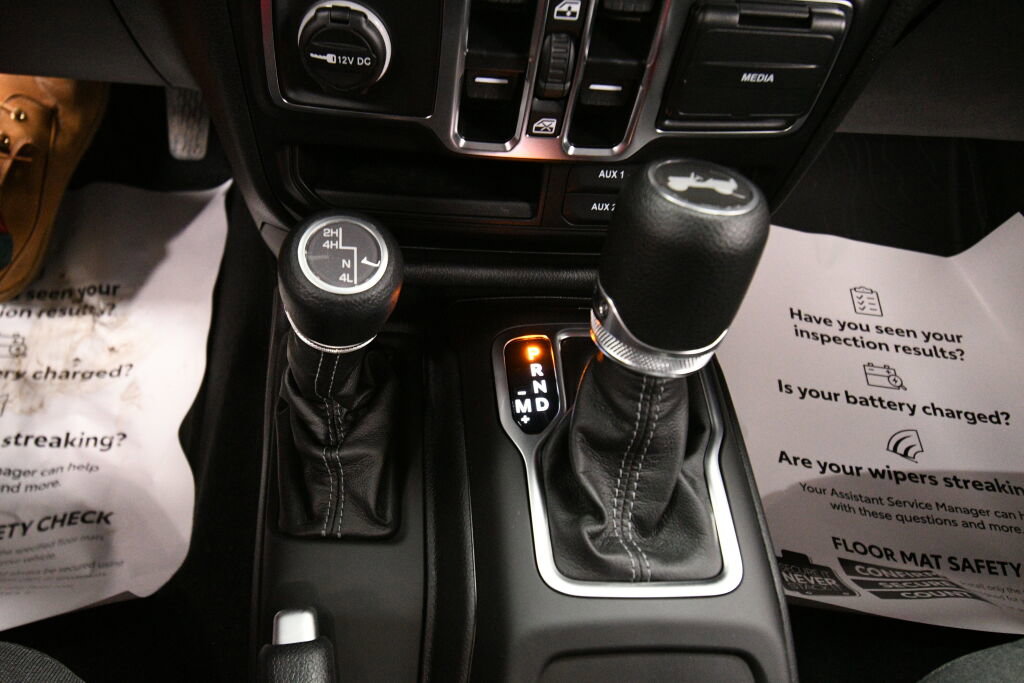 Used 2025 Jeep Wrangler Sport S image 17