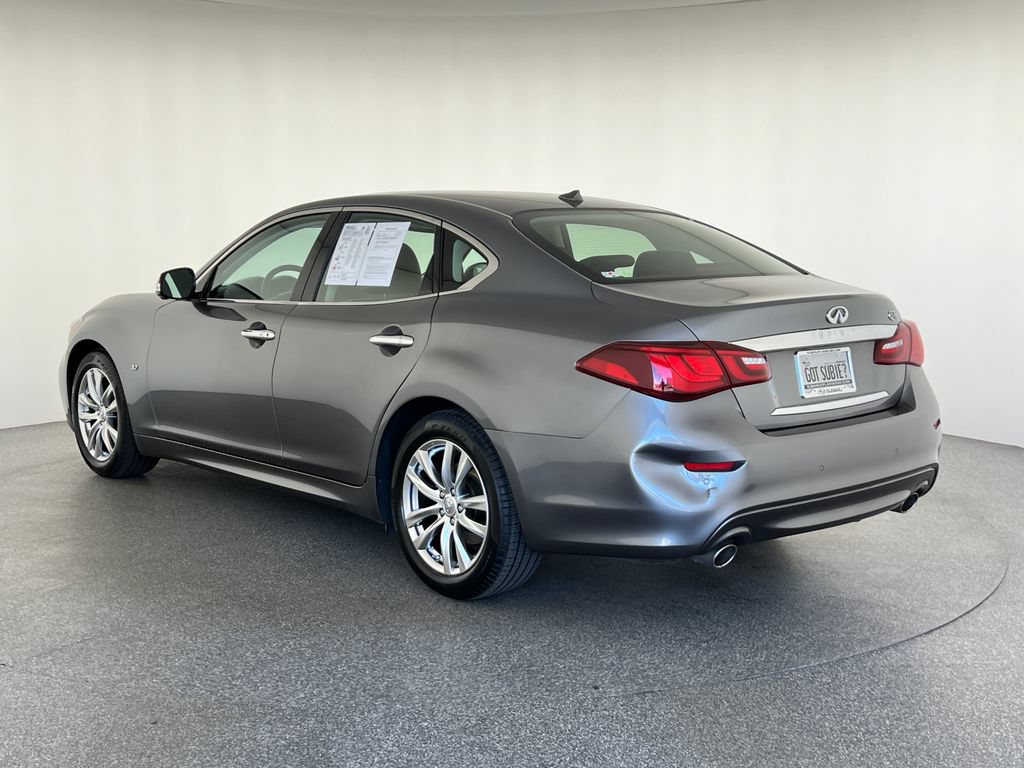 Used 2017 INFINITI Q70 3.7 RWD image 6