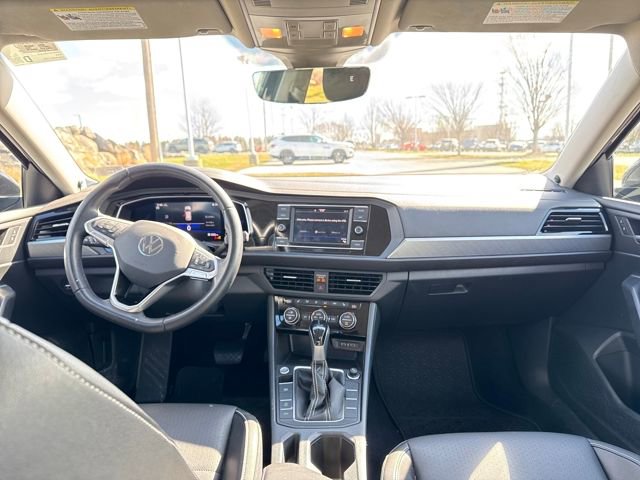 Used 2023 Volkswagen Jetta SE image 18