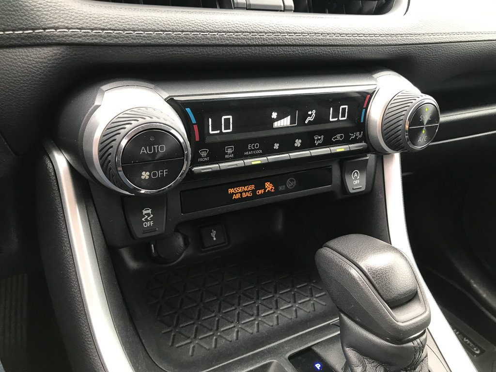 Used 2021 Toyota RAV4 XLE AWD/4WD image 22