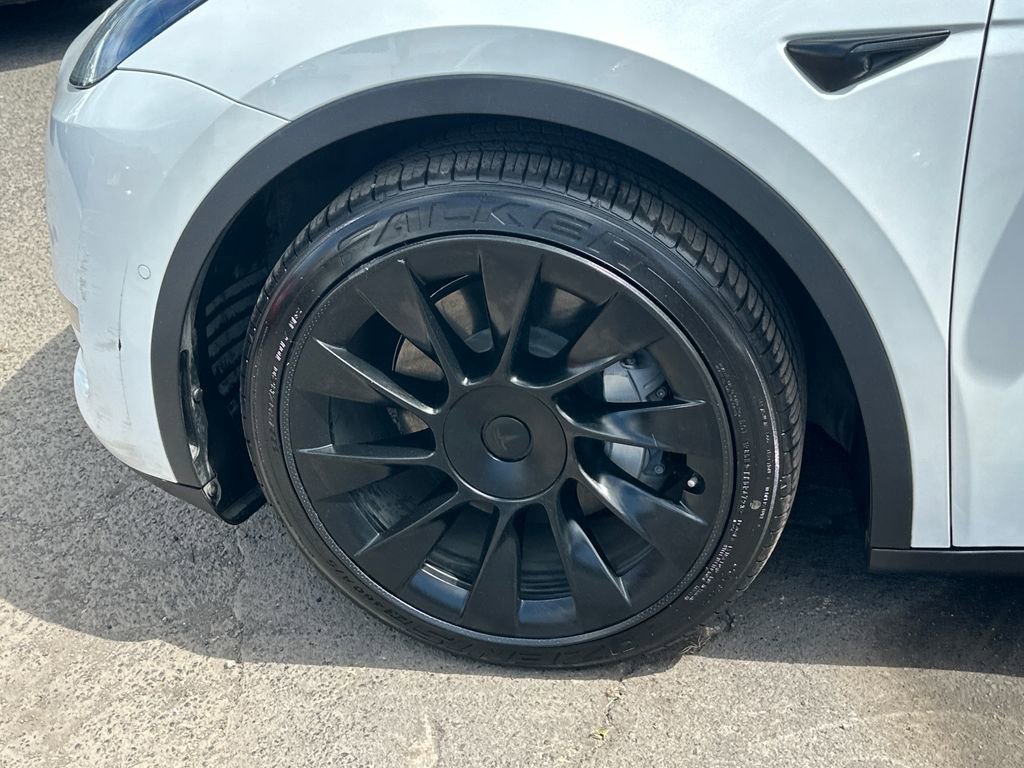 Used 2020 Tesla Model Y Long Range image 11