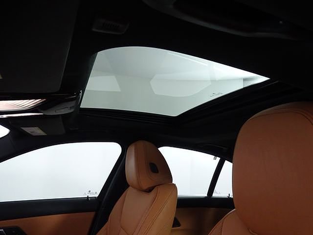 Used 2024 BMW 330i Sedan image 11