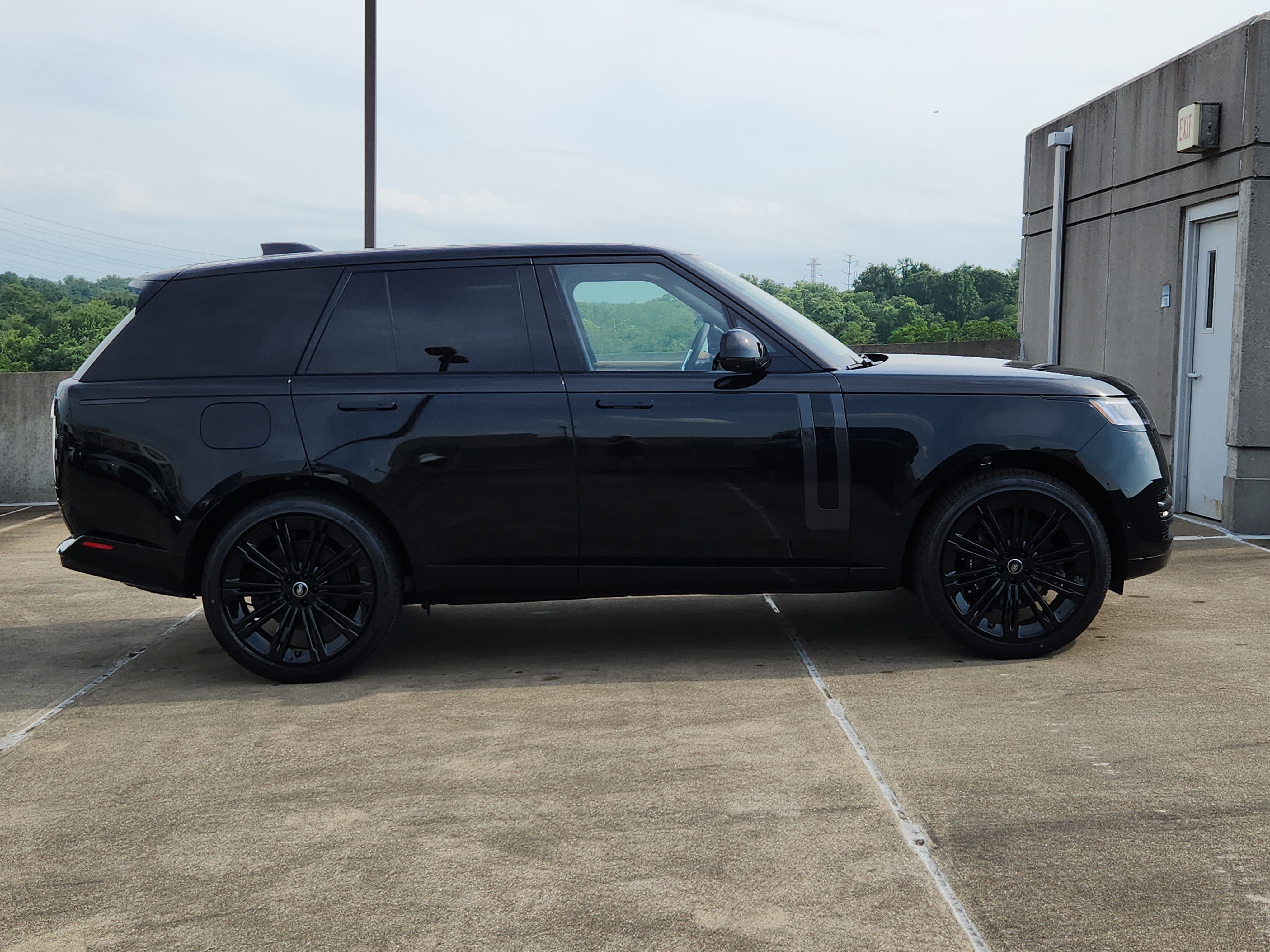 New 2025 Land Rover Range Rover SE image 11