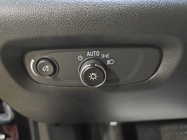 Used 2023 Chevrolet Traverse LT w/ LPO, Floor Liner Package FWD image 28