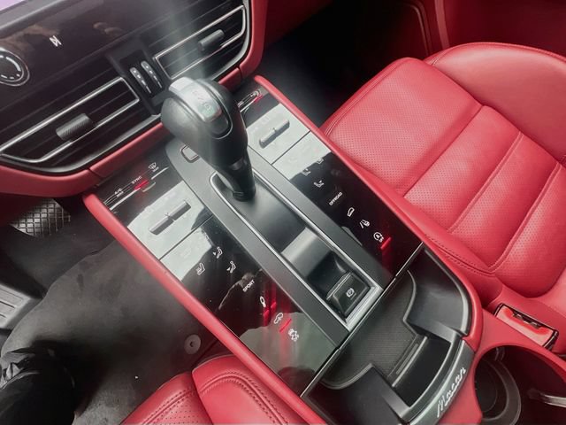 Certified 2023 Porsche Macan S AWD/4WD image 28