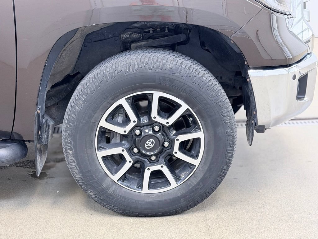 Used 2018 Toyota Tundra Limited w/ Limited Premium Package AWD/4WD image 4