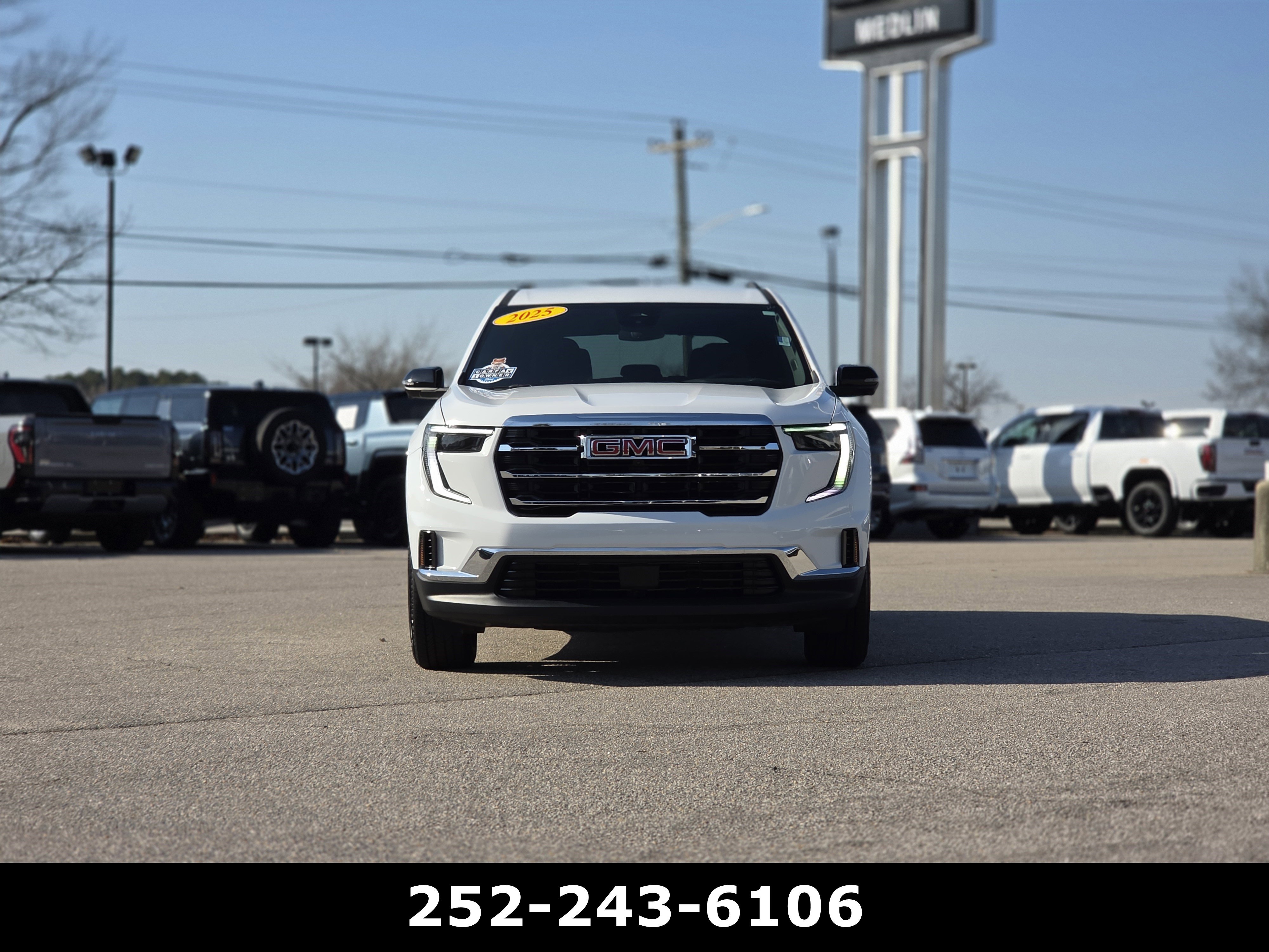 Used 2025 GMC Acadia Elevation FWD image 2