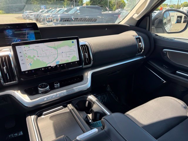 Used 2025 Ford Expedition Platinum AWD/4WD image 26