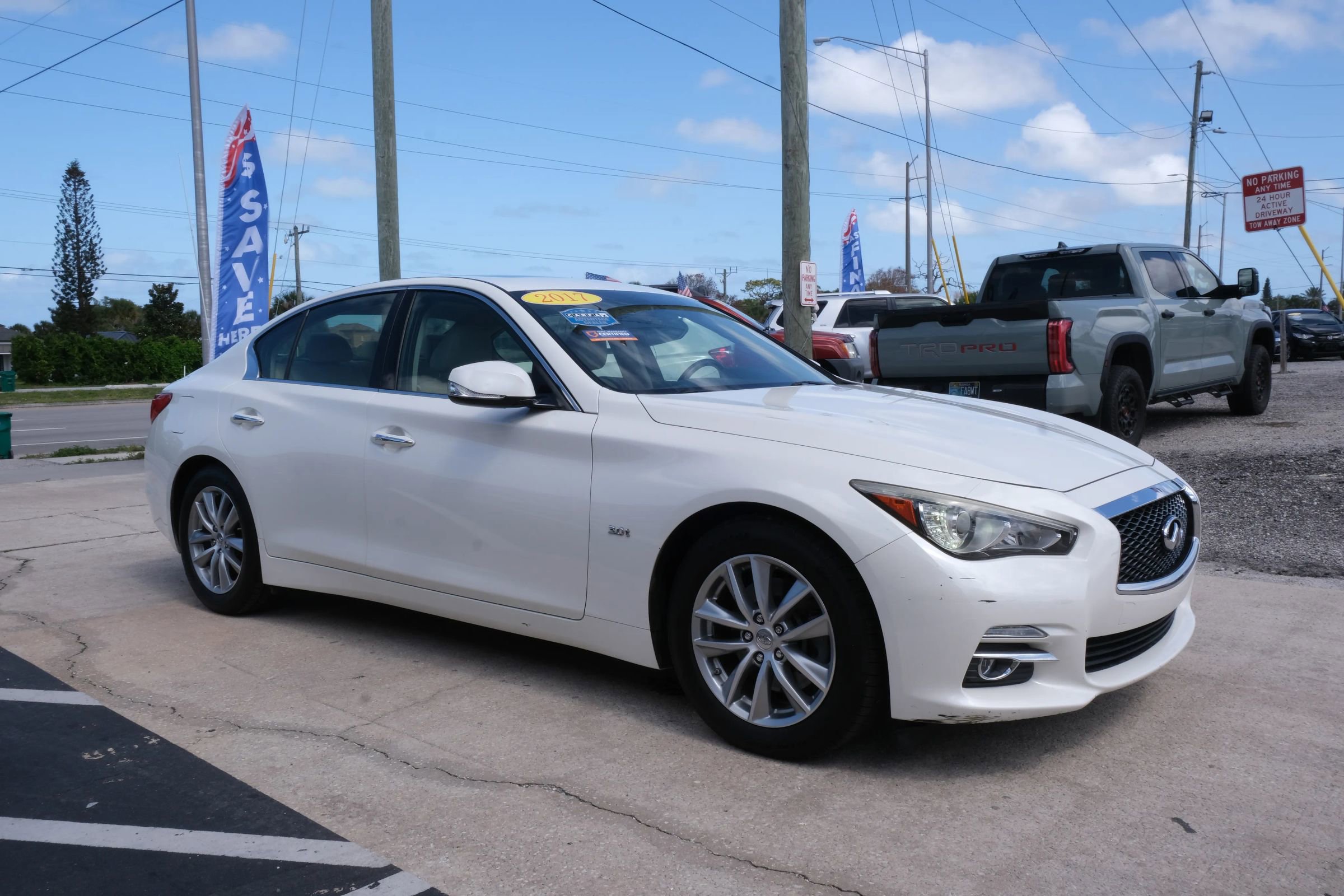 Used 2017 INFINITI Q50 3.0t Premium w/ Cargo Package (L95) RWD image 3