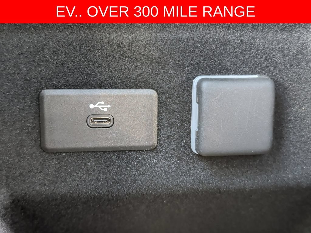 Used 2024 Cadillac Lyriq Luxury w/ LPO, Floor Liner Package AWD/4WD image 31