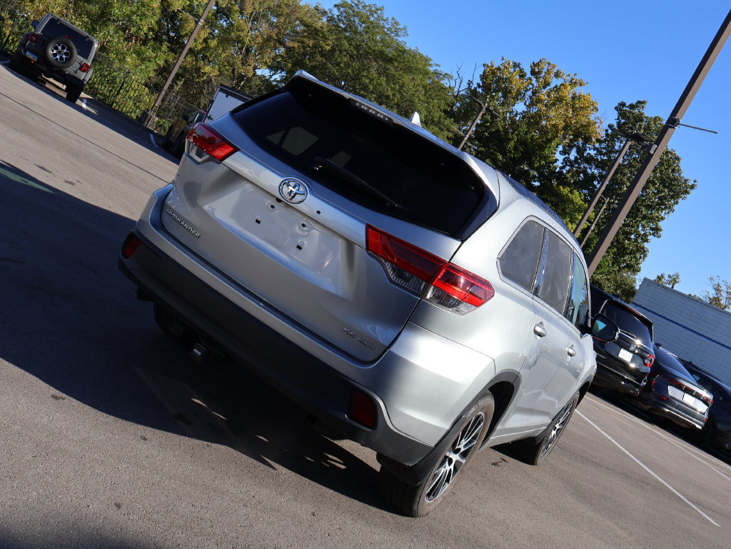Used 2017 Toyota Highlander SE AWD/4WD image 7