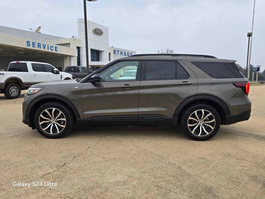 New 2026 Ford Explorer ST-Line image 2