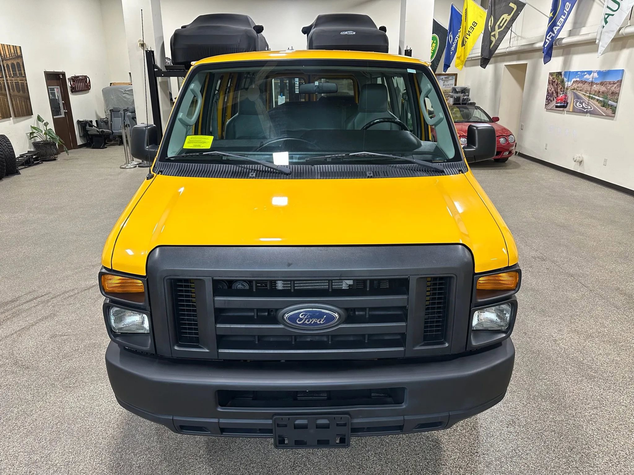 Used 2011 Ford E-150 and Econoline 150 Wagon RWD image 3