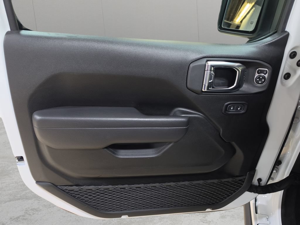 Used 2025 Jeep Wrangler Unlimited Rubicon 4xe w/ Safety Group AWD/4WD image 15