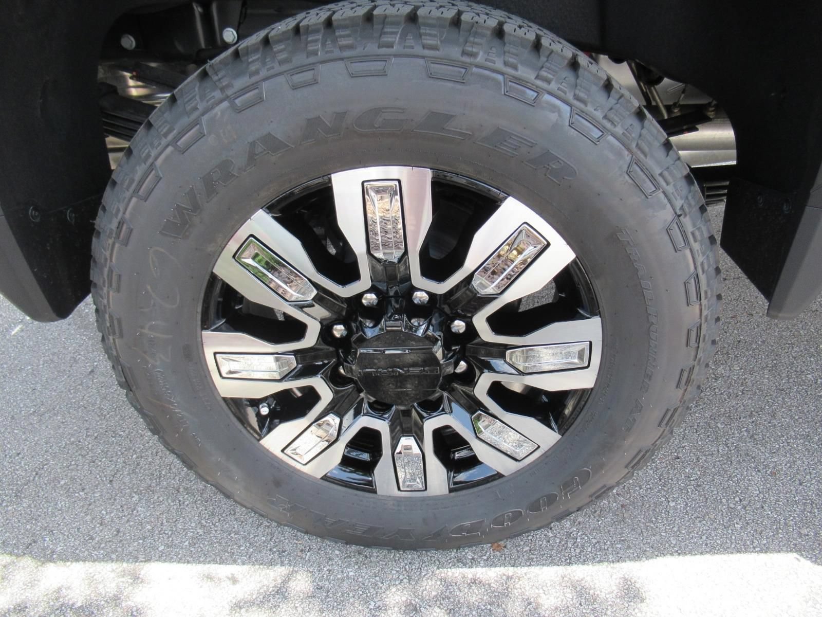 New 2026 GMC Sierra 2500 Denali w/ Denali Reserve Package AWD/4WD image 11