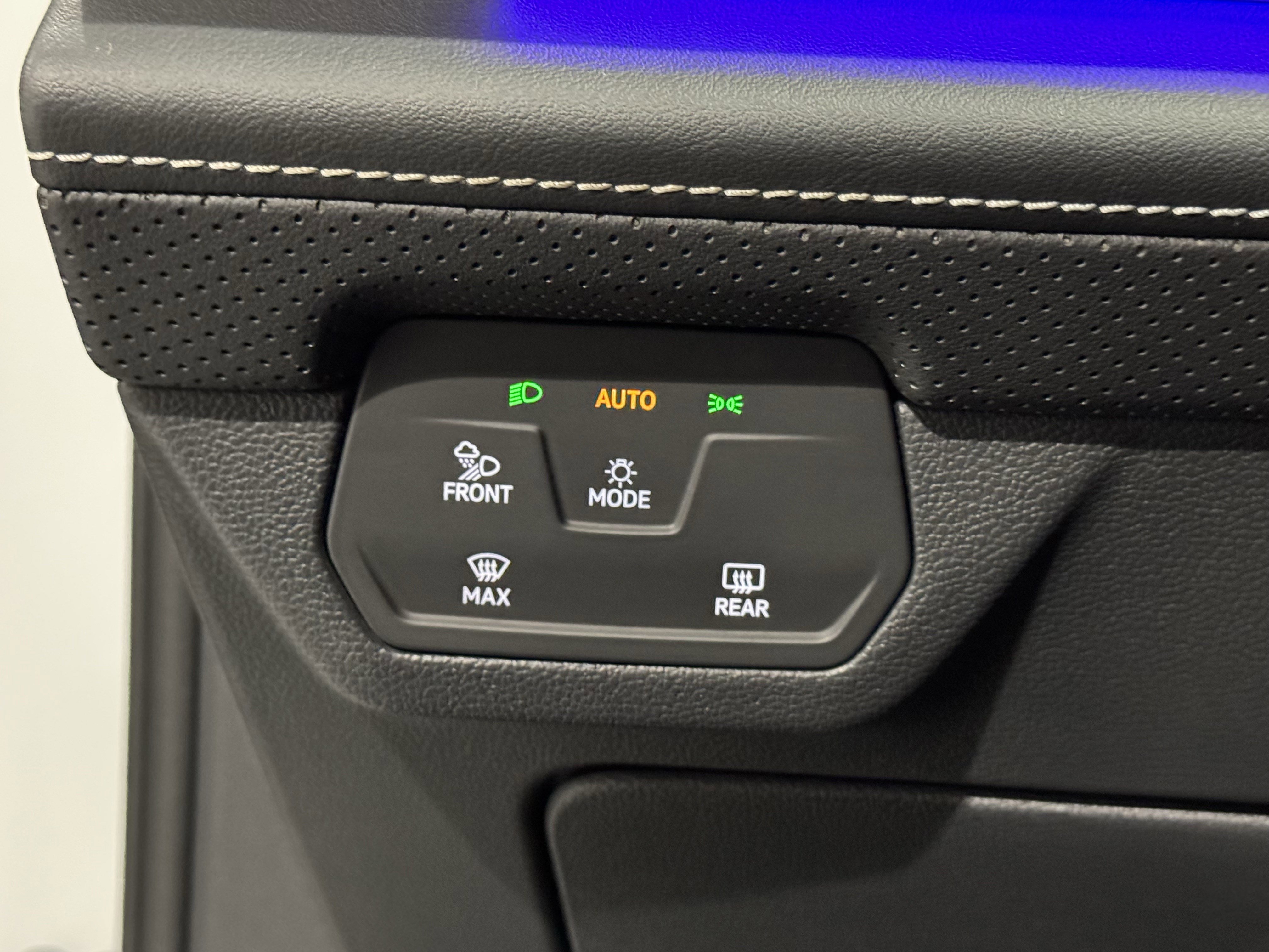 Used 2024 Volkswagen Atlas Cross Sport SEL R-Line image 29