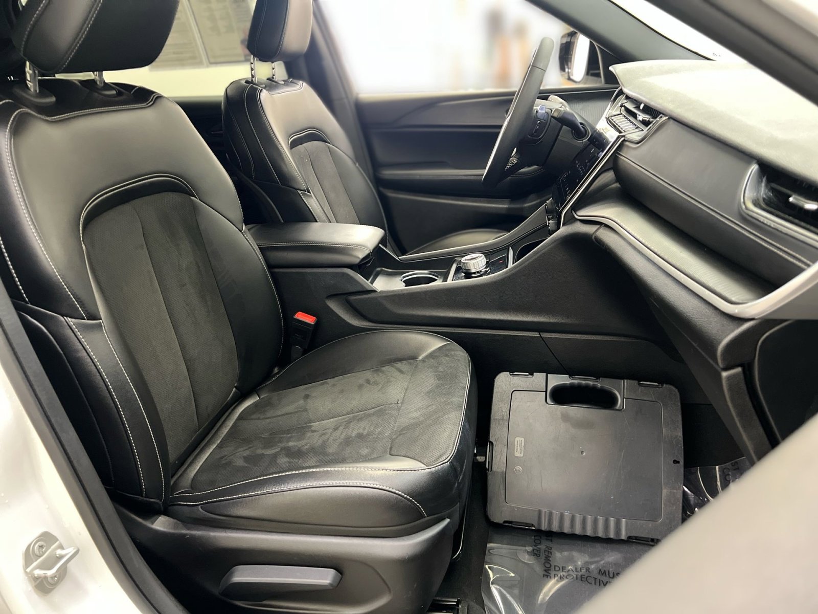 Used 2024 Jeep Grand Cherokee L Laredo image 26