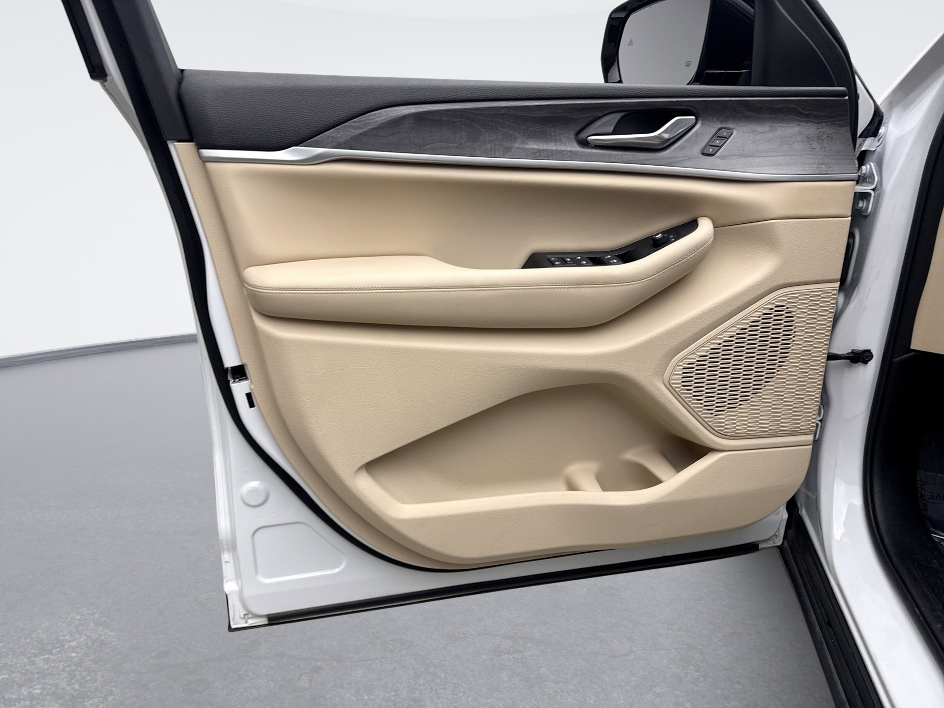 Used 2023 Jeep Grand Cherokee Limited image 9