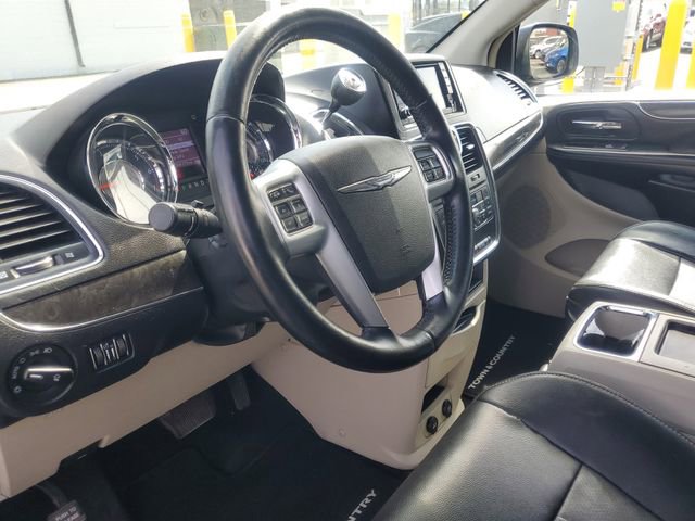 Used 2012 Chrysler Town & Country Touring w/ Entertainment Group #1 FWD image 17