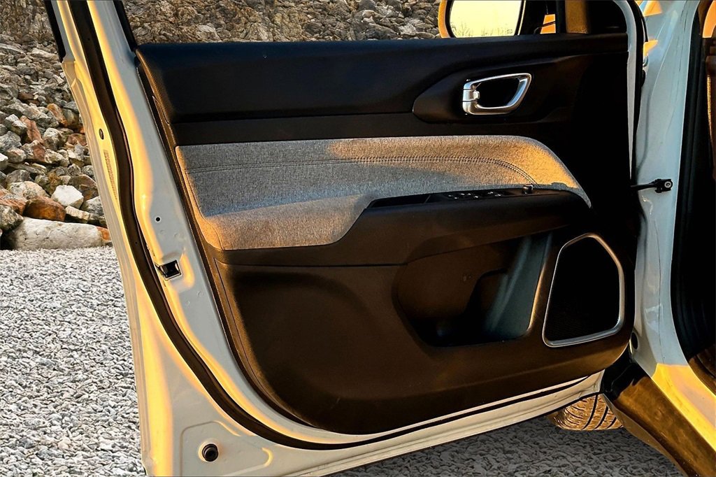 Used 2022 Jeep Compass Latitude image 18