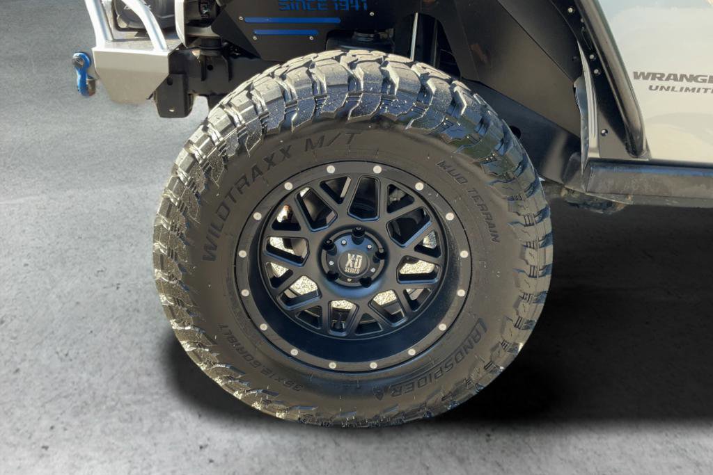 Used 2015 Jeep Wrangler Unlimited Rubicon w/ Connectivity Group image 24