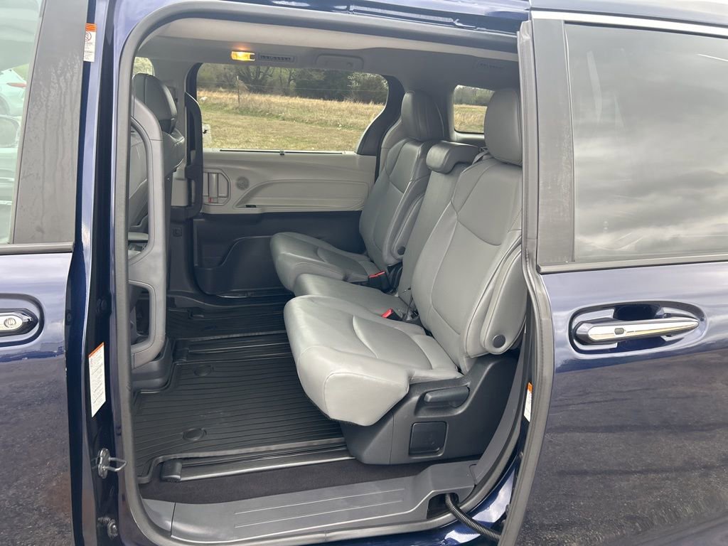 Used 2024 Toyota Sienna XLE w/ XLE Plus Package image 26