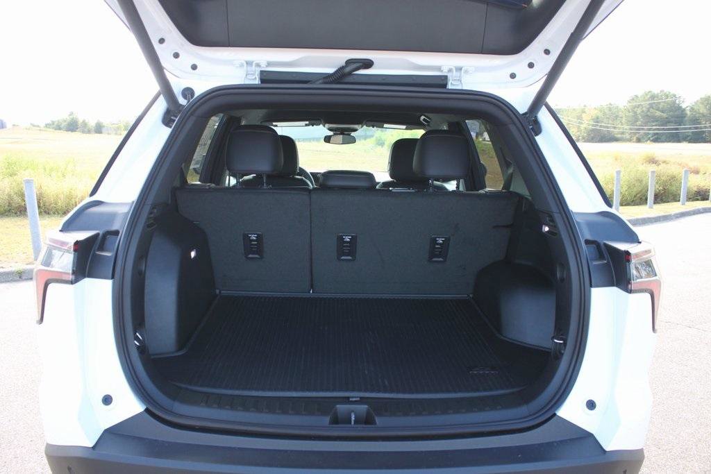 New 2026 Chevrolet Equinox LT w/ Convenience Package II image 18