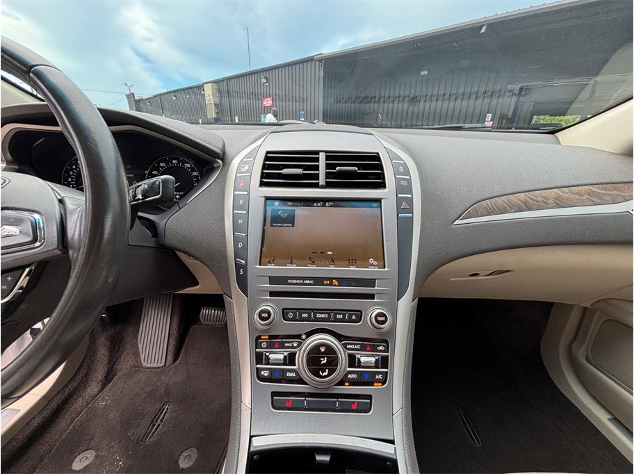 Used 2018 Lincoln MKZ Select w/ Select Plus Package FWD image 11