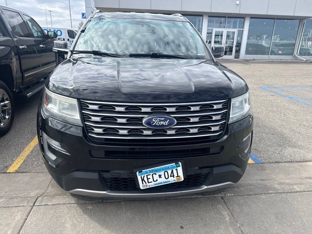 Used 2016 Ford Explorer XLT w/ Equipment Group 202A AWD/4WD image 2