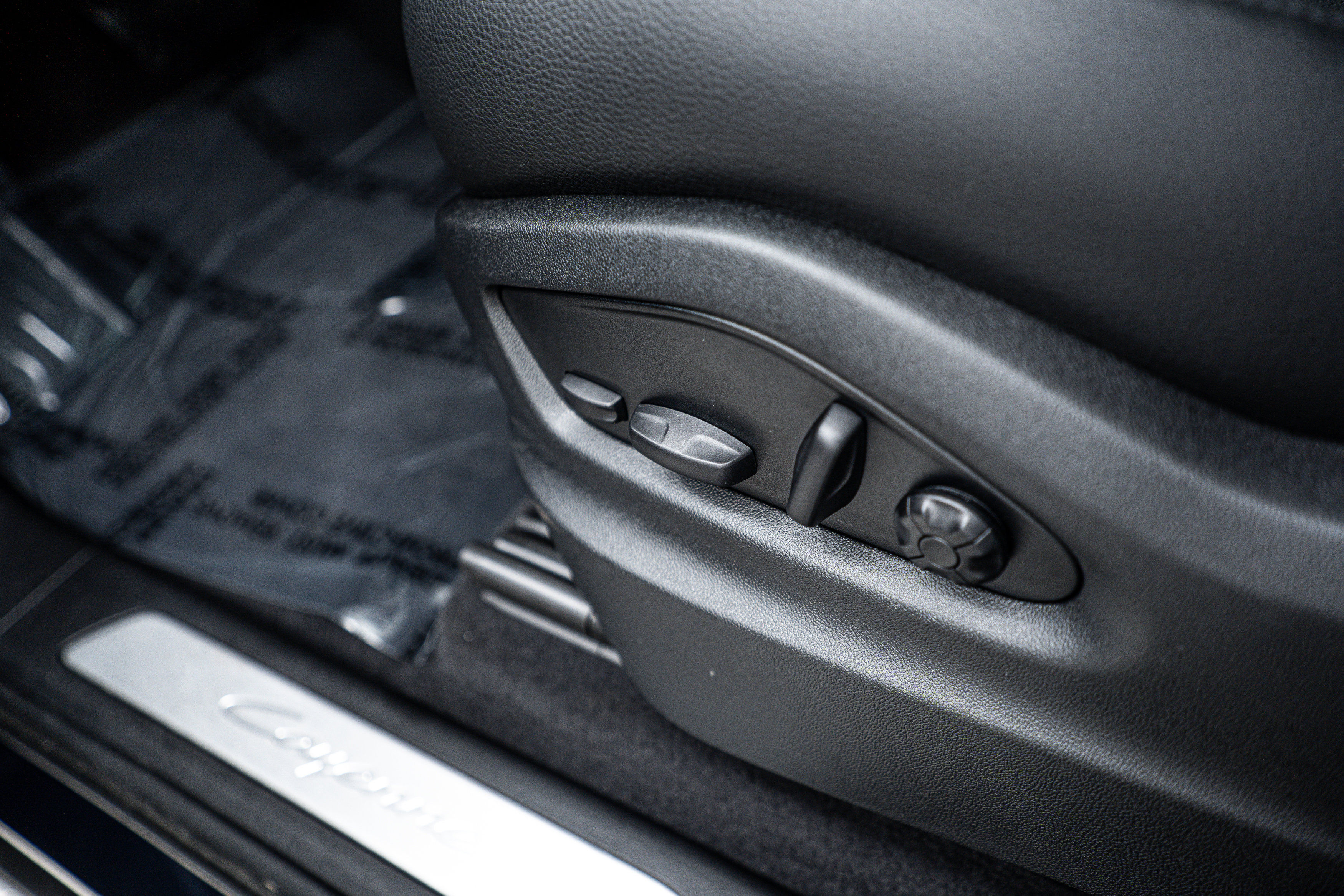 Certified 2025 Porsche Cayenne image 19