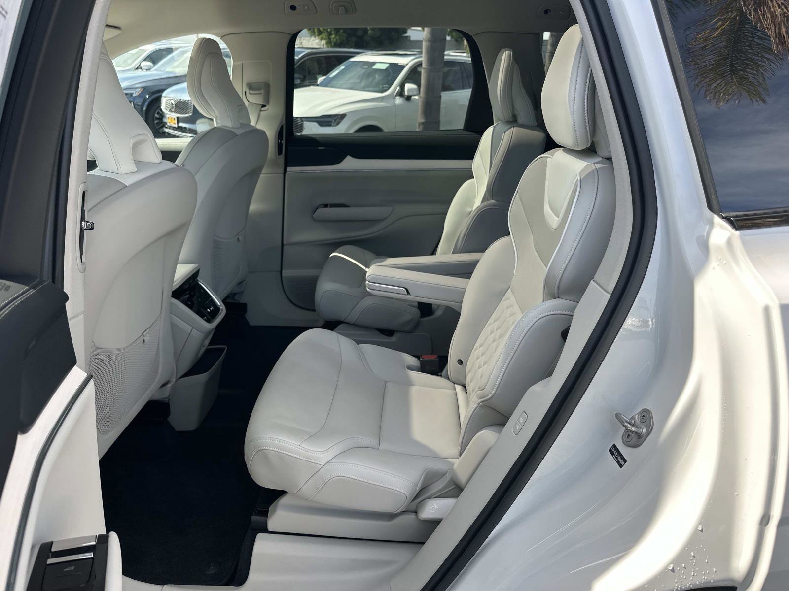 Certified 2025 Volvo EX90 Ultra image 21