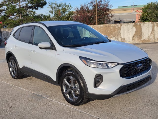 Used 2025 Ford Escape ST-Line Select w/ Tech Pack #2 AWD/4WD image 3