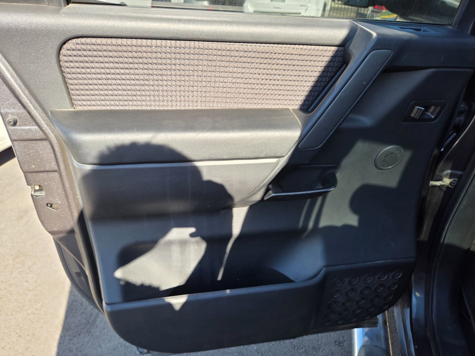 Used 2011 Nissan Titan SV w/ SV Premium Utility Pkg image 8