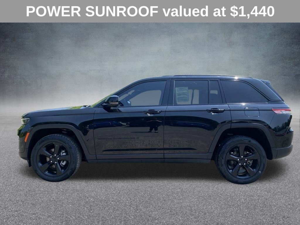 Used 2023 Jeep Grand Cherokee Altitude image 4